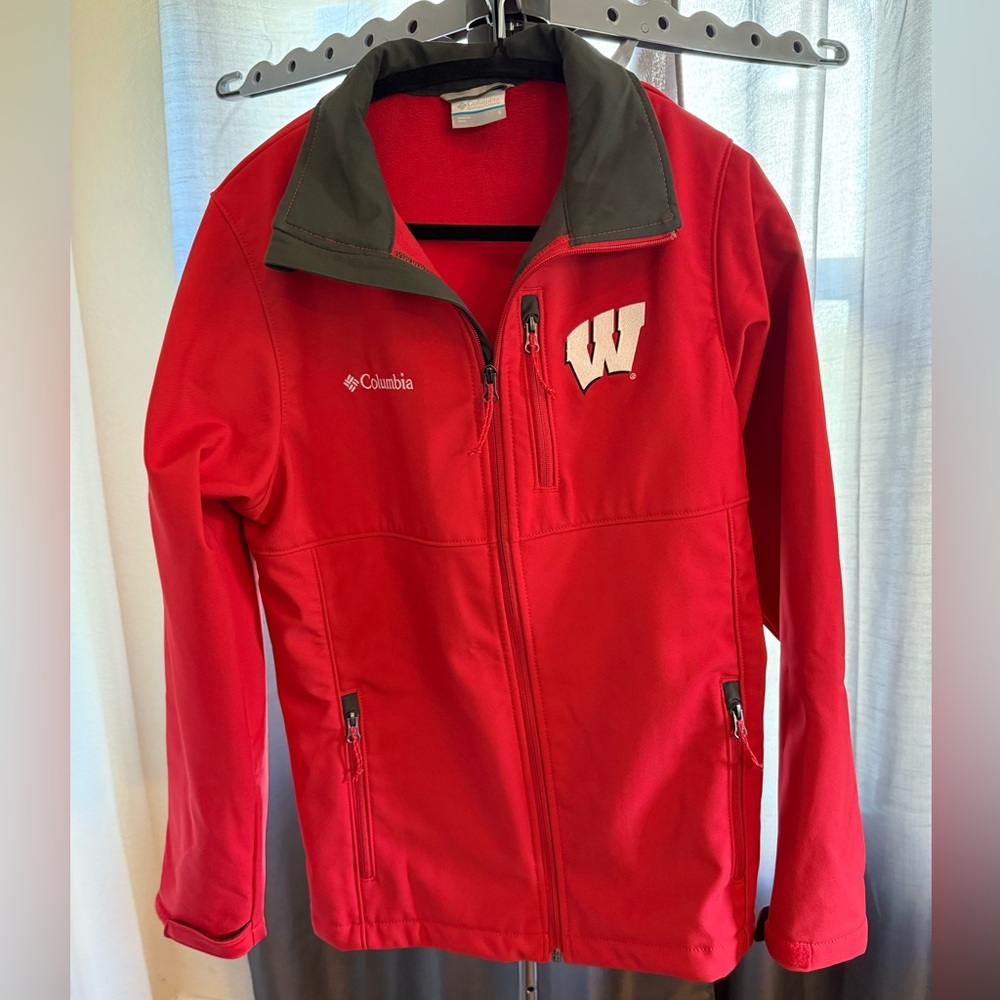 Columbia Vibrant Red UW-Madison Softshell Jacket Unisex Size S, like new